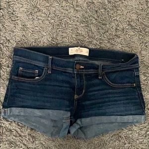 Holister Short-Short Low rise Dark Denim Shorts